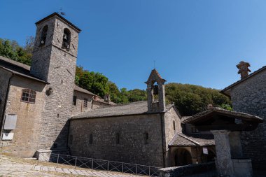 Fransisken 'in La Verna (Arezzo ili) mabedi, 16 Eylül 1224 tarihinde Assisi' li Aziz Francis 'in stigmata' yı aldığı yerdir..