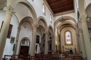 Onüçüncü yüzyıldan kalma, birkaç kez restore edilmiş, orijinal yapıyı artık tutmuyor. Neo-Rönesans tarzı çalışmalar 1925-1935 yılları arasında yapılmıştır..