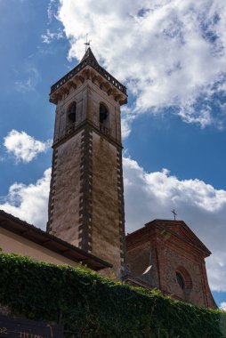 Onüçüncü yüzyıldan kalma, birkaç kez restore edilmiş, orijinal yapıyı artık tutmuyor. Neo-Rönesans tarzı çalışmalar 1925-1935 yılları arasında yapılmıştır..