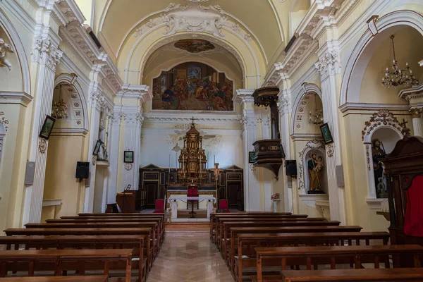 圣巴托洛梅奥使徒教堂 1654年 在20世纪世界大战破坏后重建 特别令人感兴趣的是旁边有木制帐幕的高祭坛 — 图库照片