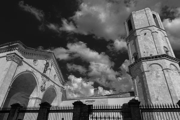 San Michele Arcangelo的圣地位于福吉亚州Gargano的Sant Angelo山 它被称为西莱斯特大教堂 Celeste Basilica 因为据说它是由大天使迈克尔 Archangel Michael — 图库照片