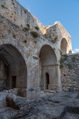 Santa Maria di Pulsano manastırı Gargano 'da bulunan bir manastır kompleksidir. 8 Eylül, Madonna di Pulsano bayramı: Monte Sant 'Angelo' lu inananlar katırlarla manastıra ulaştı.