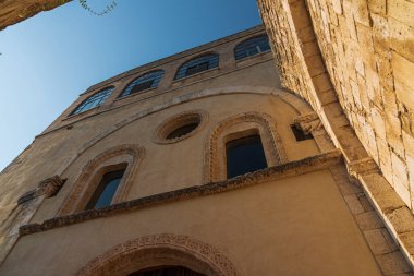Santa Maria di Pulsano manastırı Gargano 'da bulunan bir manastır kompleksidir. 8 Eylül, Madonna di Pulsano bayramı: Monte Sant 'Angelo' lu inananlar katırlarla manastıra ulaştı.