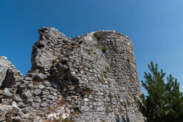 Cima Colina Sobre Que Construye Ciudad Encuentran Las Ruinas Castillo — Foto de Stock