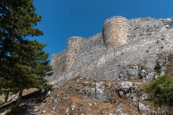 Cima Colina Sobre Que Construye Ciudad Encuentran Las Ruinas Castillo —  Fotos de Stock