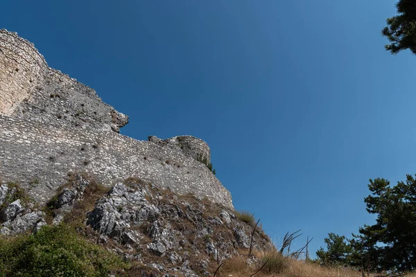 Cima Colina Sobre Que Construye Ciudad Encuentran Las Ruinas Castillo — Foto de Stock