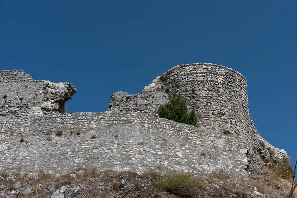 Cima Colina Sobre Que Construye Ciudad Encuentran Las Ruinas Castillo —  Fotos de Stock
