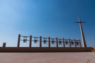Kilise 2 Temmuz 1956 'da kuruldu ve 1 Temmuz 1959' da kutsandı. Aşağıda, Pietrelcina 'lı Aziz Pio' nun cesedinin yattığı mahzen var. 30 quintallik bir heykelin altında..