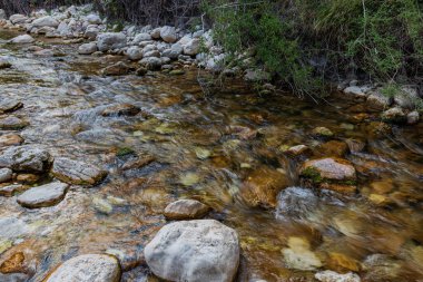 La Camosciara, deneyimli yürüyüşçüler ve yeni başlayanlar, müstehcen manzaralar ve vahşi yaşam için geniş bir doğa koruma alanıdır. Abruzzo, Lazio ve Molise Milli Parkı 'nın ayrılmaz bir parçasıdır.