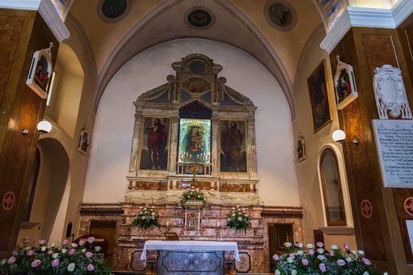 Die Kirche Hat Einen Rechteckigen Grundriss Mit Einer Einfachen Fassade — Stockfoto