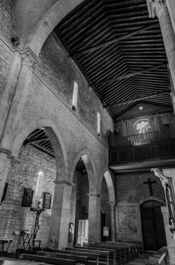 Santa Maria Assunta Koleji (İngilizce: Collegiate Church of Santa Maria Assunta), M.S. 258 yılında şehit olan Saint Lawrence 'ın kalıntılarını barındıran bir kilisedir. Azizin kanının sıvılaşması mucizesi ile ünlüdür..