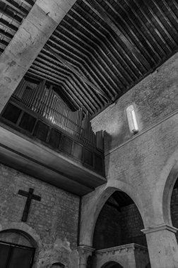 Santa Maria Assunta Koleji (İngilizce: Collegiate Church of Santa Maria Assunta), M.S. 258 yılında şehit olan Saint Lawrence 'ın kalıntılarını barındıran bir kilisedir. Azizin kanının sıvılaşması mucizesi ile ünlüdür..