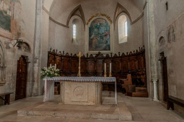 Santa Maria Assunta Koleji (İngilizce: Collegiate Church of Santa Maria Assunta), M.S. 258 yılında şehit olan Saint Lawrence 'ın kalıntılarını barındıran bir kilisedir. Azizin kanının sıvılaşması mucizesi ile ünlüdür..