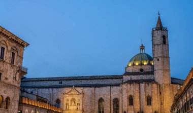 Ascoli Piceno 'daki San Francesco kilisesi Fransisken mimarisinin en iyi İtalyan eserlerinden biri ve Marche bölgesindeki en temsilci Fransisken dini binası olarak kabul edilir..