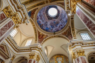 Isernia, Molise. Havari Aziz Petrus Katedrali, Isernia şehrinin en önemli Katolik binasıdır..