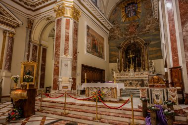 Isernia, Molise. Havari Aziz Petrus Katedrali, Isernia şehrinin en önemli Katolik binasıdır..