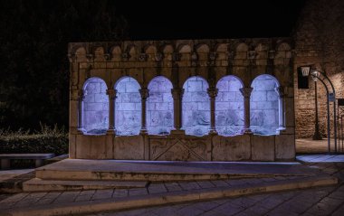 Zarif bir halk çeşmesi olmasının yanı sıra, Isernia şehrinin bir sembolüdür..