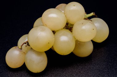 Beyaz üzümler İtalyanların en sevilen çeşitlerinden biridir: büyük, tatlı, sulu meyveler ve lezzet açısından zengindir..