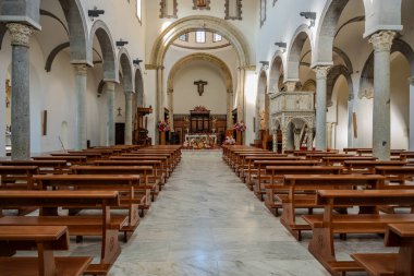 San Clemente Katedrali İtalya 'nın Campania kentindeki Teano şehrinin başlıca ibadet yeridir..