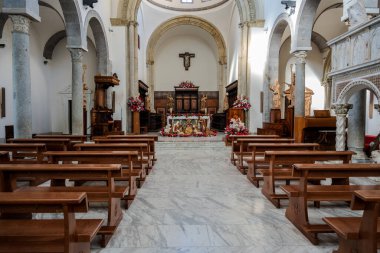 San Clemente Katedrali İtalya 'nın Campania kentindeki Teano şehrinin başlıca ibadet yeridir..