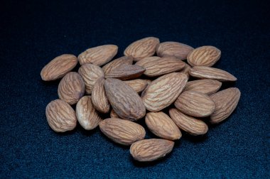 Badem, badem ağacının yenilebilir tohumudur. Besin değeri ve yemek ve kozmetik alanında çok yönlü, protein, lif, vitamin ve mineral açısından zengin kuru bir meyve..