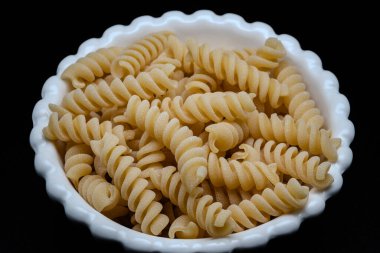 Durum buğday makarnası İtalyan mutfağının temel ürünüdür. Sadece buğday irmiği ve su karışımından yapılıyor. Protein ve kompleks karbonhidrat açısından zengin..