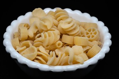 Durum buğday makarnası İtalyan mutfağının temel ürünüdür. Sadece buğday irmiği ve su karışımından yapılıyor. Protein ve kompleks karbonhidrat açısından zengin..