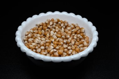 Patlamış mısır, çıtır çıtır ve hafif patlamış mısır için mükemmel bir çeşit sert çekirdek çeşididir. Doğal olarak glütensiz, evde yapmak için sağlıklı ve eğlenceli bir atıştırmalık..