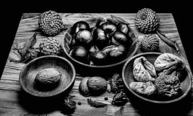 Yine de hayat, bir öyküsü olmayan, insan eylemlerini ve olaylarını tasvir etmeyen, meyve ya da yiyecek gibi cansız şeyleri temsil eden bir türdür.