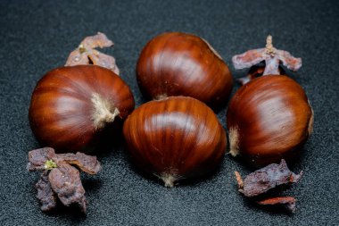 Yine de hayat, bir öyküsü olmayan, insan eylemlerini ve olaylarını tasvir etmeyen, meyve ya da yiyecek gibi cansız şeyleri temsil eden bir türdür.