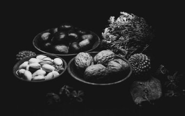 Yine de hayat, bir öyküsü olmayan, insan eylemlerini ve olaylarını tasvir etmeyen, meyve ya da yiyecek gibi cansız şeyleri temsil eden bir türdür.