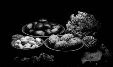 Yine de hayat, bir öyküsü olmayan, insan eylemlerini ve olaylarını tasvir etmeyen, meyve ya da yiyecek gibi cansız şeyleri temsil eden bir türdür.