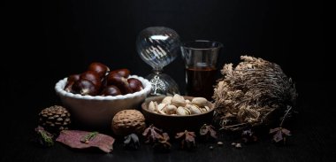 Yine de hayat, bir öyküsü olmayan, insan eylemlerini ve olaylarını tasvir etmeyen, meyve ya da yiyecek gibi cansız şeyleri temsil eden bir türdür.