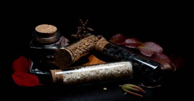 Yine de hayat, bir öyküsü olmayan, insan eylemlerini ve olaylarını tasvir etmeyen, meyve ya da yiyecek gibi cansız şeyleri temsil eden bir türdür.