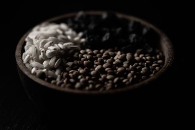 Yine de hayat, bir öyküsü olmayan, insan eylemlerini ve olaylarını tasvir etmeyen, meyve ya da yiyecek gibi cansız şeyleri temsil eden bir türdür.