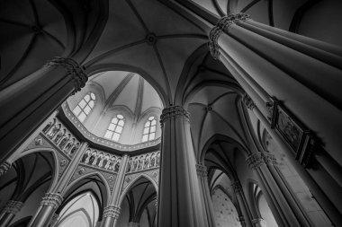 Castelpetroso, Molise. Madonna Addolorata 'nın mabedi. 28 Eylül 1890 'da ilk taşın atılmasıyla başlayan ve 1975' te tamamlanan mabet neo-gotik olarak inşa edilmiştir..