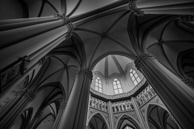 Castelpetroso, Molise. Madonna Addolorata 'nın mabedi. 28 Eylül 1890 'da ilk taşın atılmasıyla başlayan ve 1975' te tamamlanan mabet neo-gotik olarak inşa edilmiştir..