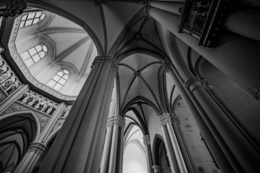 Castelpetroso, Molise. Madonna Addolorata 'nın mabedi. 28 Eylül 1890 'da ilk taşın atılmasıyla başlayan ve 1975' te tamamlanan mabet neo-gotik olarak inşa edilmiştir..