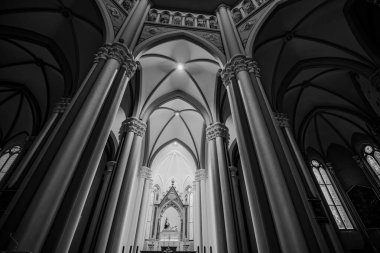 Castelpetroso, Molise. Madonna Addolorata 'nın mabedi. 28 Eylül 1890 'da ilk taşın atılmasıyla başlayan ve 1975' te tamamlanan mabet neo-gotik olarak inşa edilmiştir..