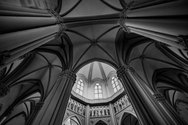 Castelpetroso, Molise. Madonna Addolorata 'nın mabedi. 28 Eylül 1890 'da ilk taşın atılmasıyla başlayan ve 1975' te tamamlanan mabet neo-gotik olarak inşa edilmiştir..