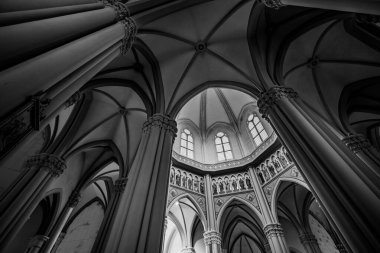 Castelpetroso, Molise. Madonna Addolorata 'nın mabedi. 28 Eylül 1890 'da ilk taşın atılmasıyla başlayan ve 1975' te tamamlanan mabet neo-gotik olarak inşa edilmiştir..