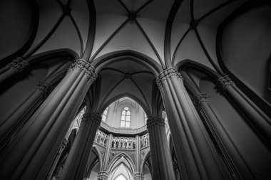 Castelpetroso, Molise. Madonna Addolorata 'nın mabedi. 28 Eylül 1890 'da ilk taşın atılmasıyla başlayan ve 1975' te tamamlanan mabet neo-gotik olarak inşa edilmiştir..