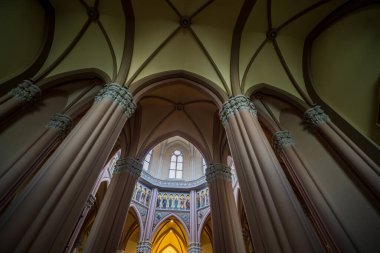 Castelpetroso, Molise. Madonna Addolorata 'nın mabedi. 28 Eylül 1890 'da ilk taşın atılmasıyla başlayan ve 1975' te tamamlanan mabet neo-gotik olarak inşa edilmiştir..
