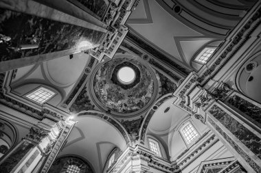 Isernia, Molise. Havari Aziz Petrus Katedrali, Isernia şehrinin en önemli Katolik binasıdır..