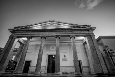 Isernia, Molise. Havari Aziz Petrus Katedrali, Isernia şehrinin en önemli Katolik binasıdır..