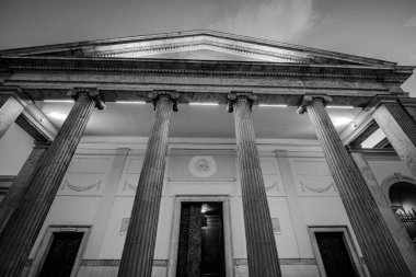 Isernia, Molise. Havari Aziz Petrus Katedrali, Isernia şehrinin en önemli Katolik binasıdır..