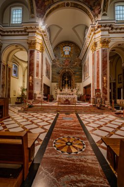 Isernia, Molise. Havari Aziz Petrus Katedrali, Isernia şehrinin en önemli Katolik binasıdır..