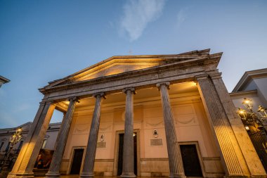 Isernia, Molise. Havari Aziz Petrus Katedrali, Isernia şehrinin en önemli Katolik binasıdır..