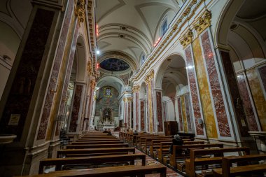 Isernia, Molise. Havari Aziz Petrus Katedrali, Isernia şehrinin en önemli Katolik binasıdır..