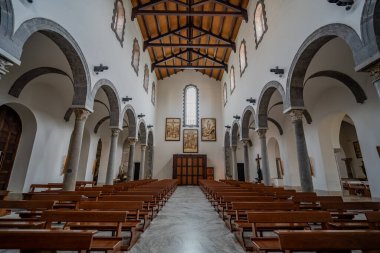 San Clemente Katedrali Teano şehrinin başlıca ibadet yeri ve Teano-Calvi piskoposluğunun merkezidir.